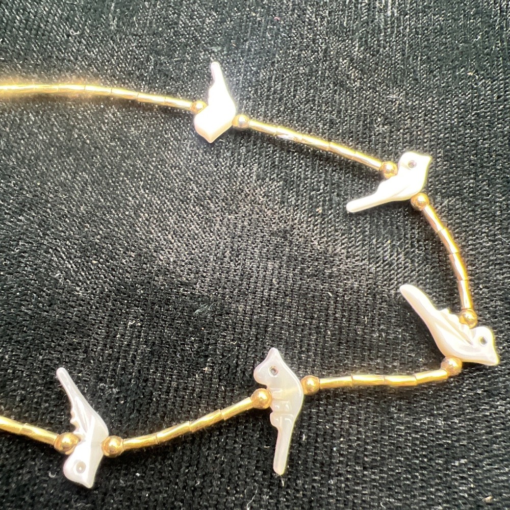 Vintage Mother of Pearl Bird Fetish Gold Tone Barrel Clasp 15" Long Necklace - Picture 6 of 6